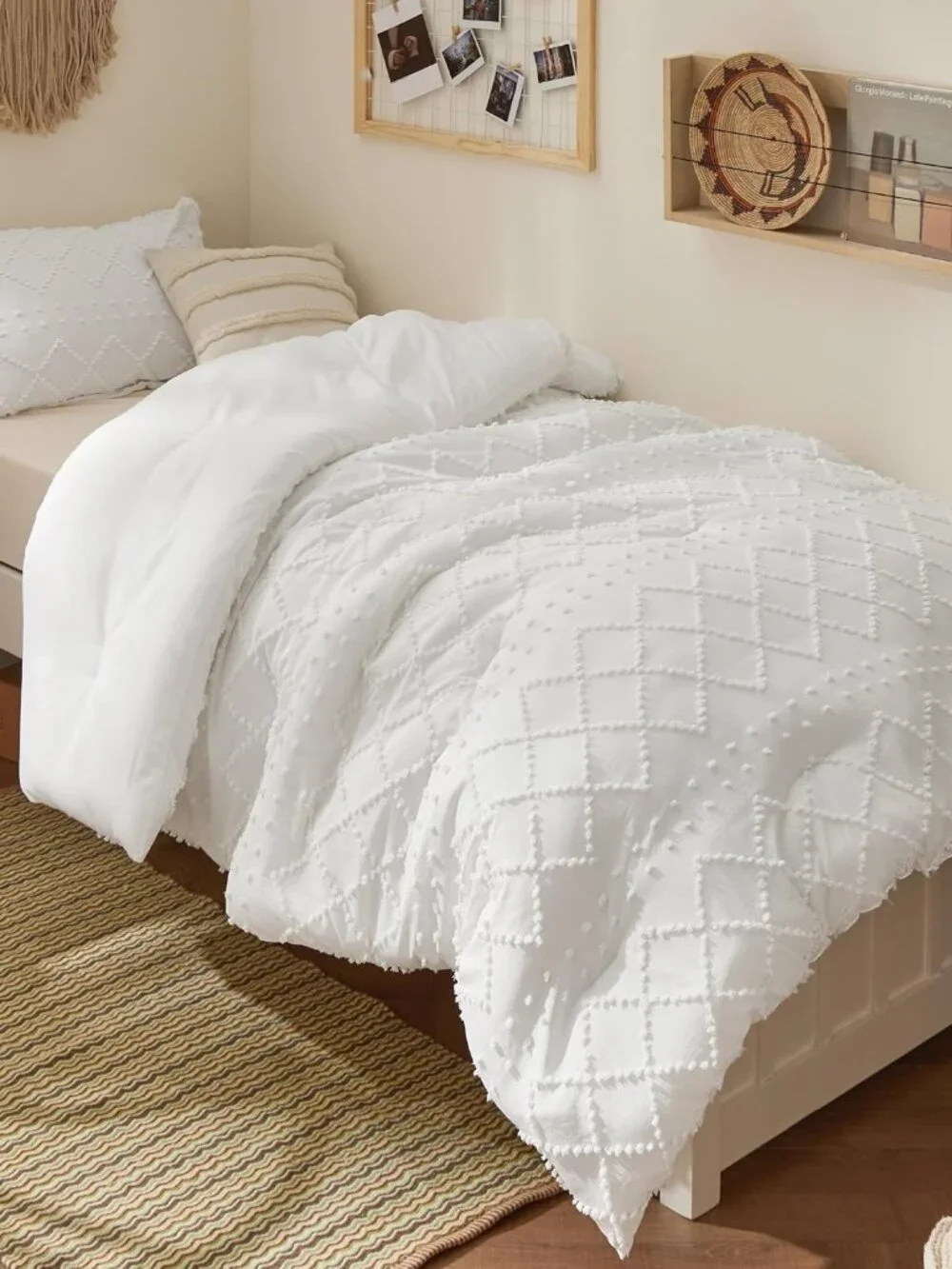 Bedsure Twin XL Comforter Set - White Comforter, Boho Tufted Distressed Vintage